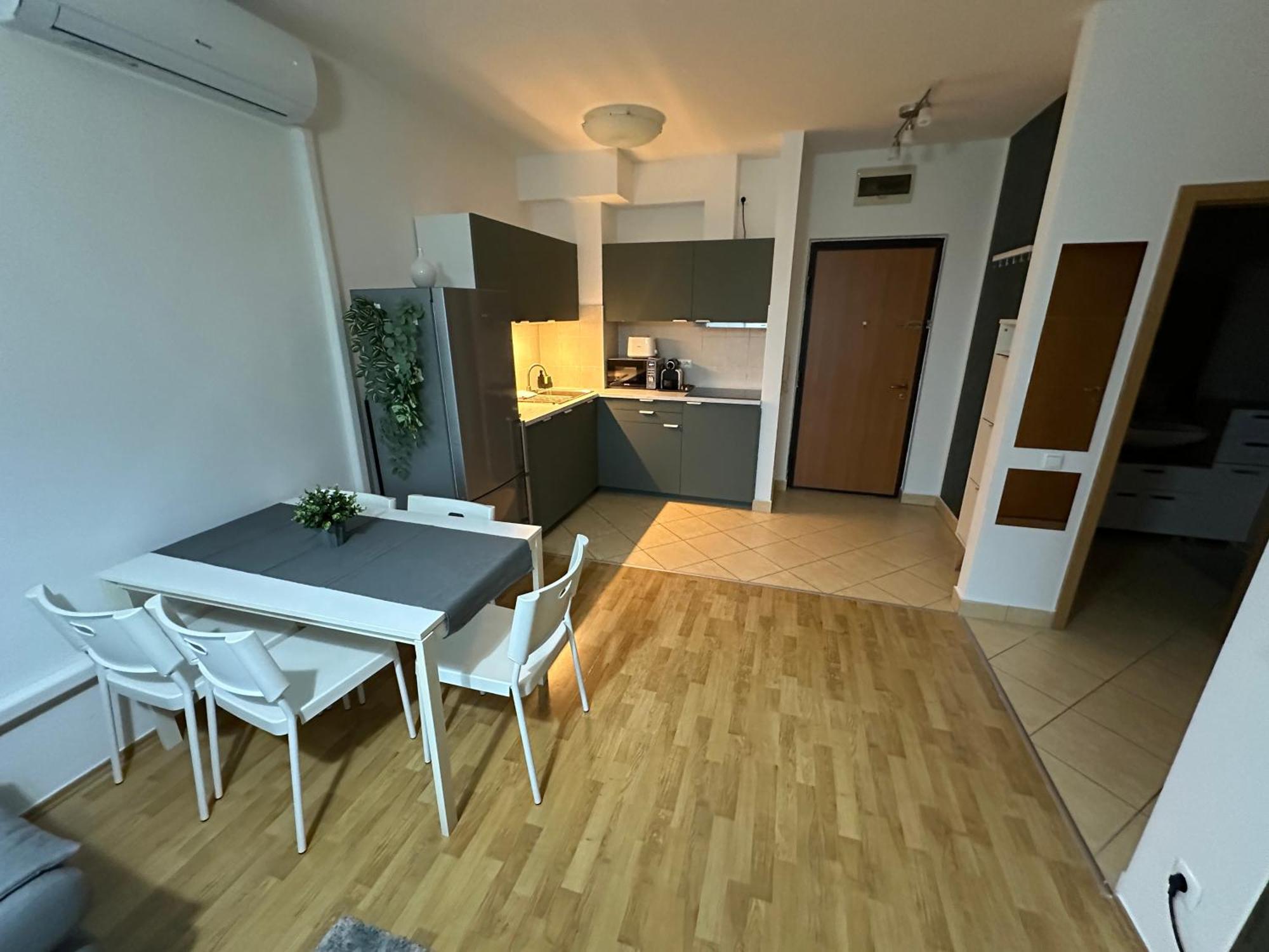 Lawrence Apartment *